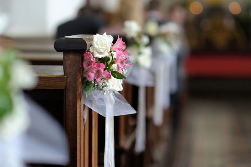 Hochzeitsschmuck bei der Trauung