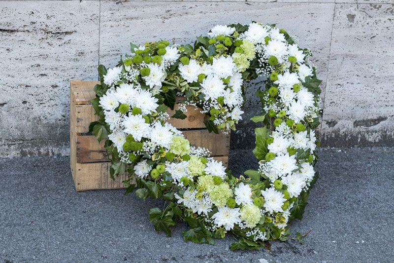 Trauerfloristik in Bergisch Gladbach Blumen als Trauerschmuck