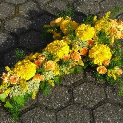 Trauerfloristik in Bergisch Gladbach Blumen als Trauerschmuck